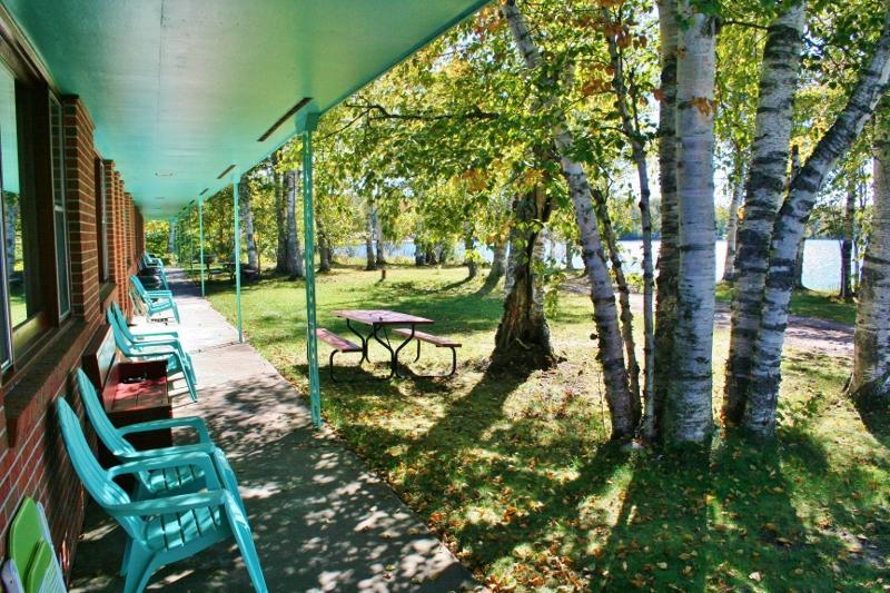 Historic Birch Lodge And Motel Trout Lake Exterior photo