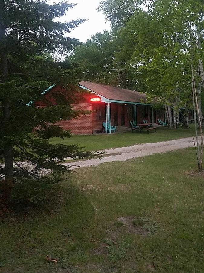 Historic Birch Lodge And Motel Trout Lake Exterior photo